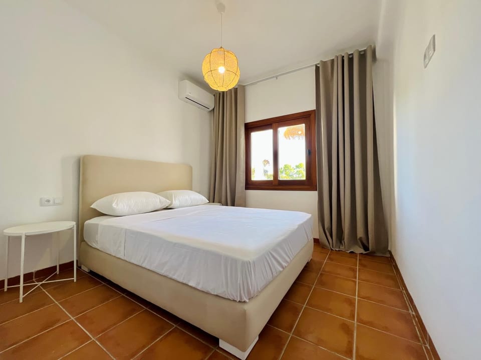 Bedroom, air conditioner
