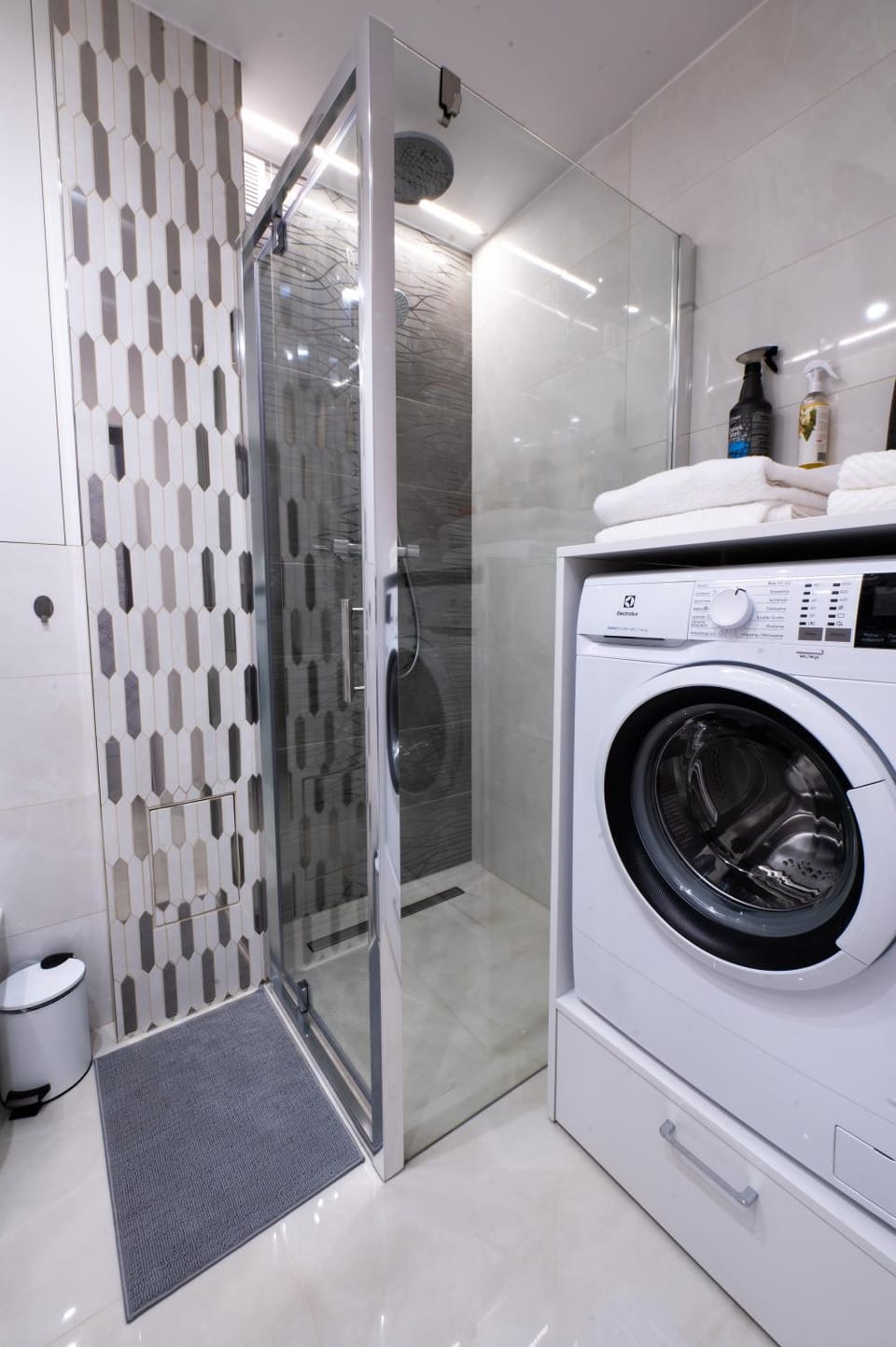 Shower, Bathroom, washing machine