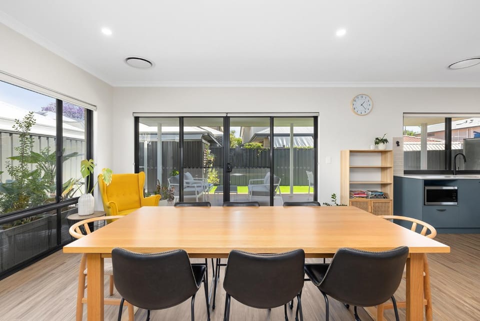 Family Friendly Close 2 Airport, Optus, Crown & City House in Perth