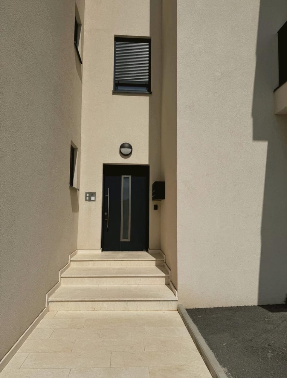 Facade/entrance