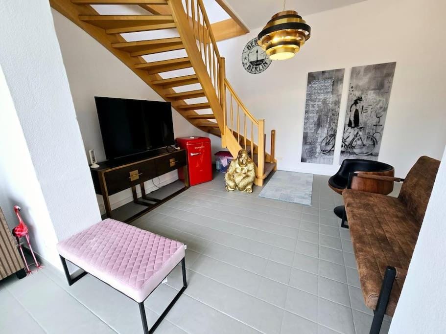 Duplex Apartment Ullstein- 4 Bedrooms, 2 bathrooms, living room, 2 parking spaces, Boxspringbeds, Family & Business apartment! Apartment in Berlin
