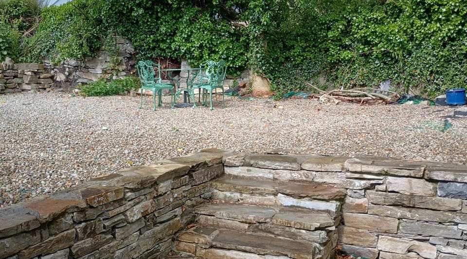 Property building, Garden, Balcony/Terrace