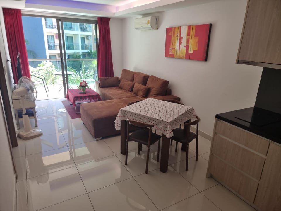 TV and multimedia, Kitchen or kitchenette, Living room, Seating area, Dining area