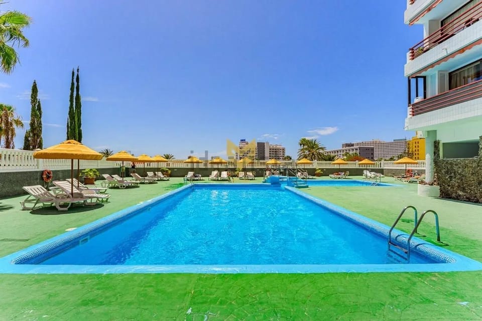 Day, Decorative detail, Swimming pool, sunbed