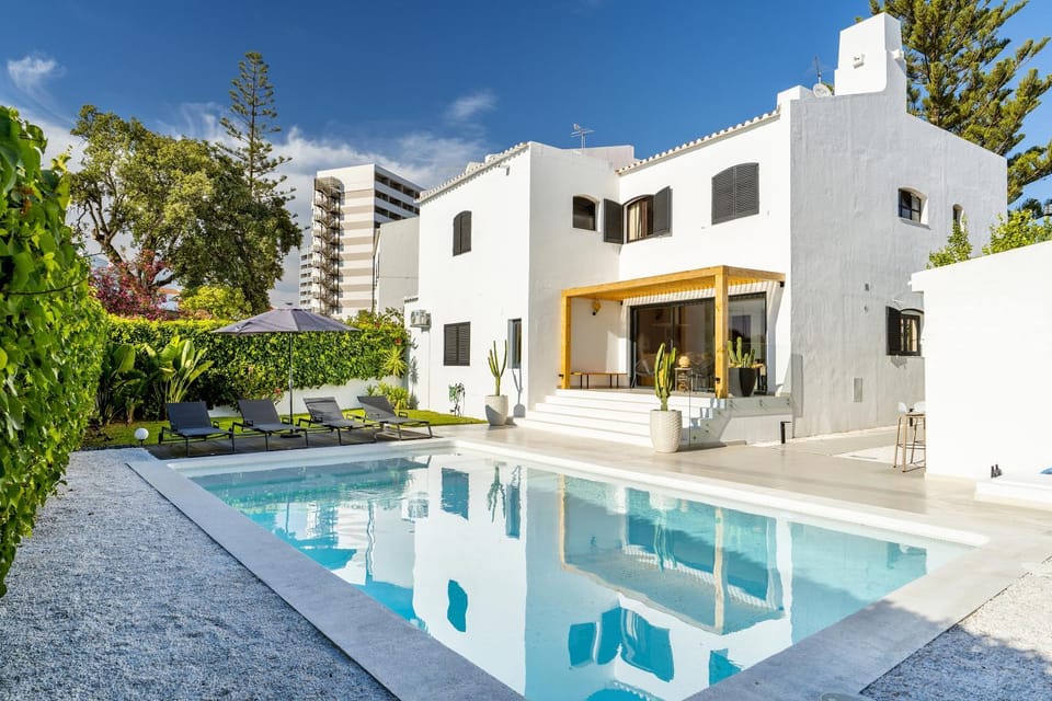 Exclusive Oasis - Quiet Luxury Villa near Albufeira Strip and Oura Beach Villa in Albufeira