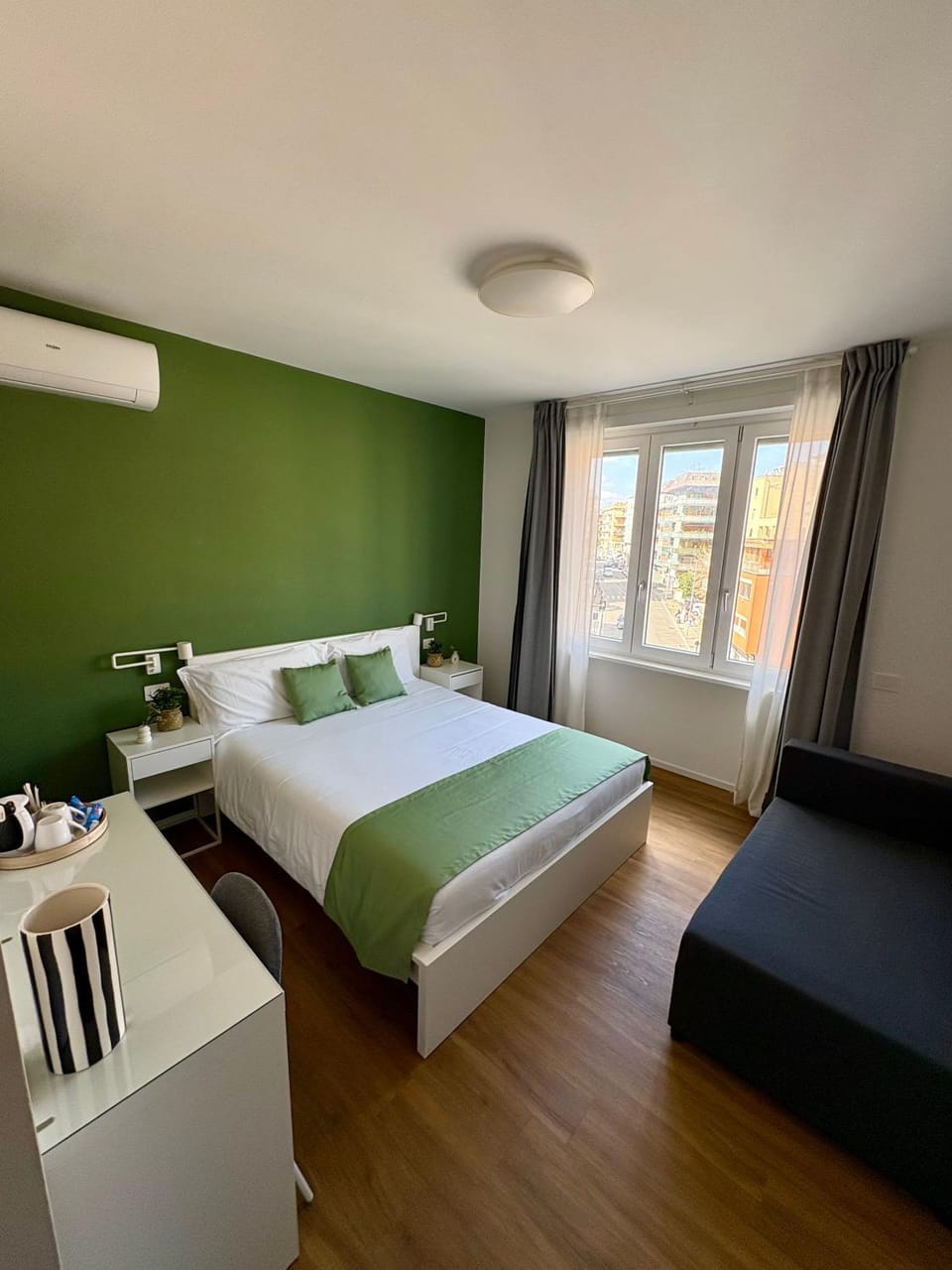 Bed, Kitchen or kitchenette, Photo of the whole room, Bedroom