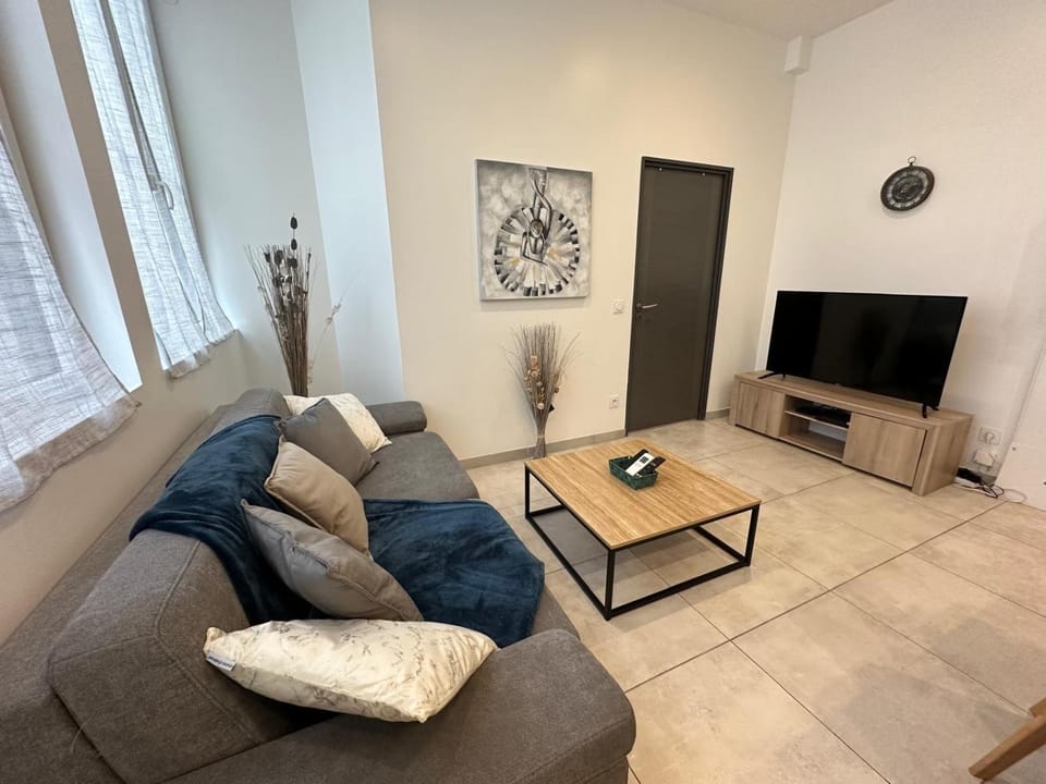 Communal lounge/ TV room, TV and multimedia, Living room