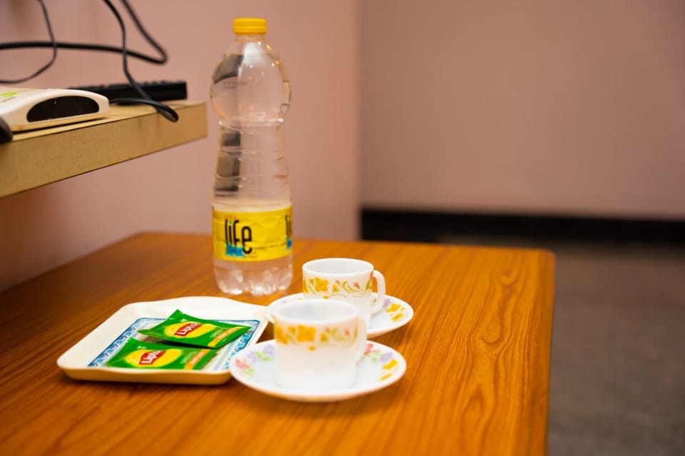 Coffee/tea facilities, Food and drinks, Food
