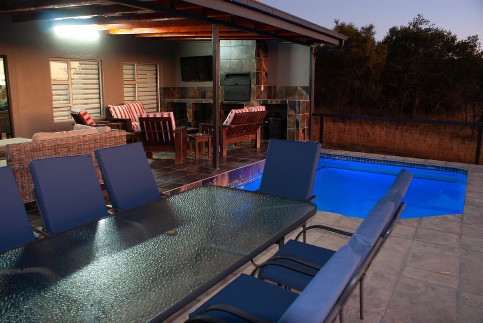 Patio, BBQ facilities, TV and multimedia, Pool view, Swimming pool, Sunrise