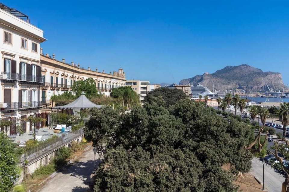 Property building, Neighbourhood, City view, Sea view, Street view, Parking