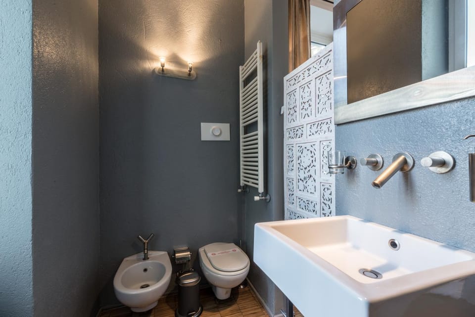 Shower, Toilet, Bathroom, bidet, towels