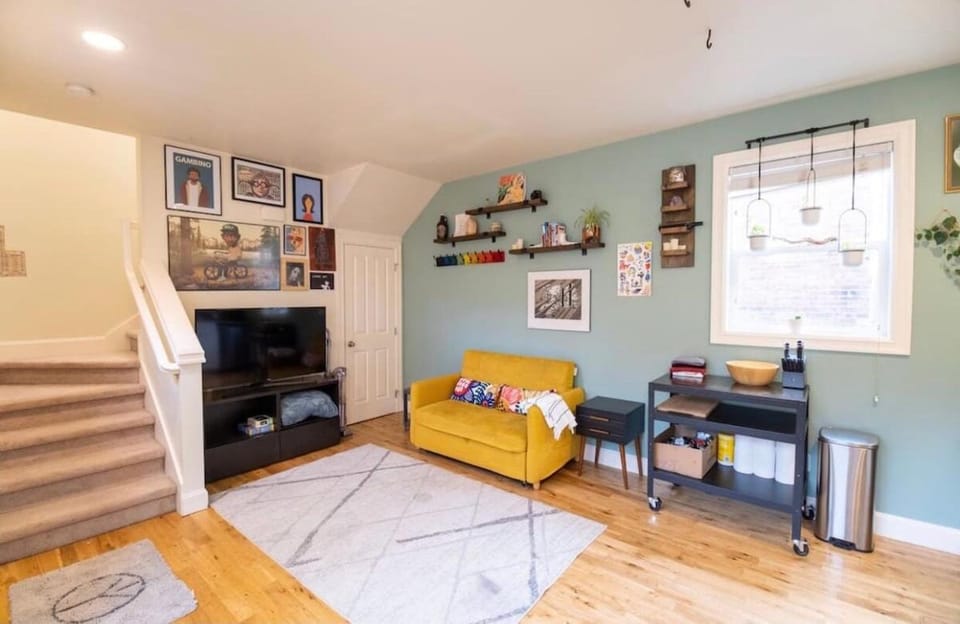 Adorable Cozy House with Parking and Loft! House in Capitol Hill