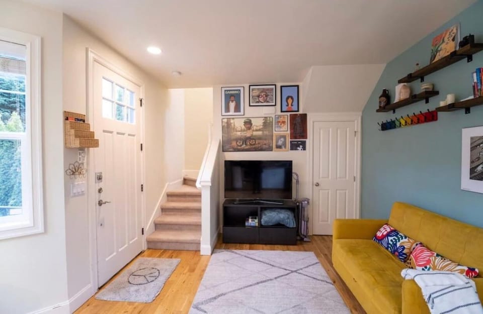 Adorable Cozy House with Parking and Loft! House in Capitol Hill