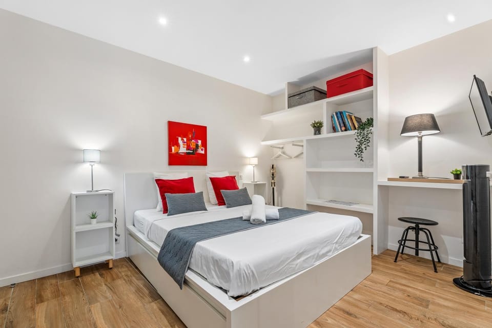 Bed, Photo of the whole room, Bedroom