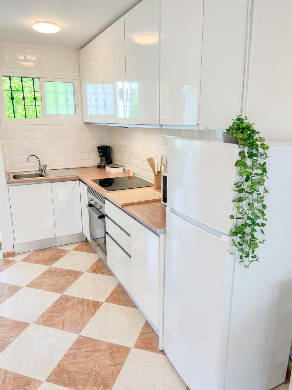 Kitchen or kitchenette, oven, stove