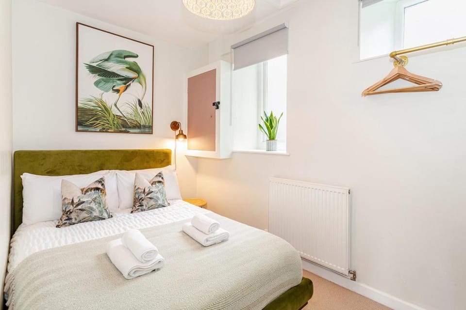 Bed, Photo of the whole room, towels