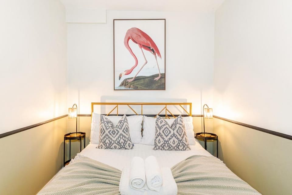 Bed, Decorative detail, Bedroom, towels