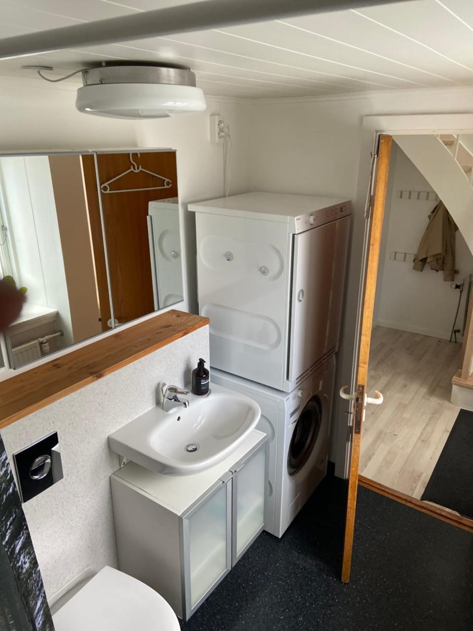 Bathroom, Bath, washing machine, dryer