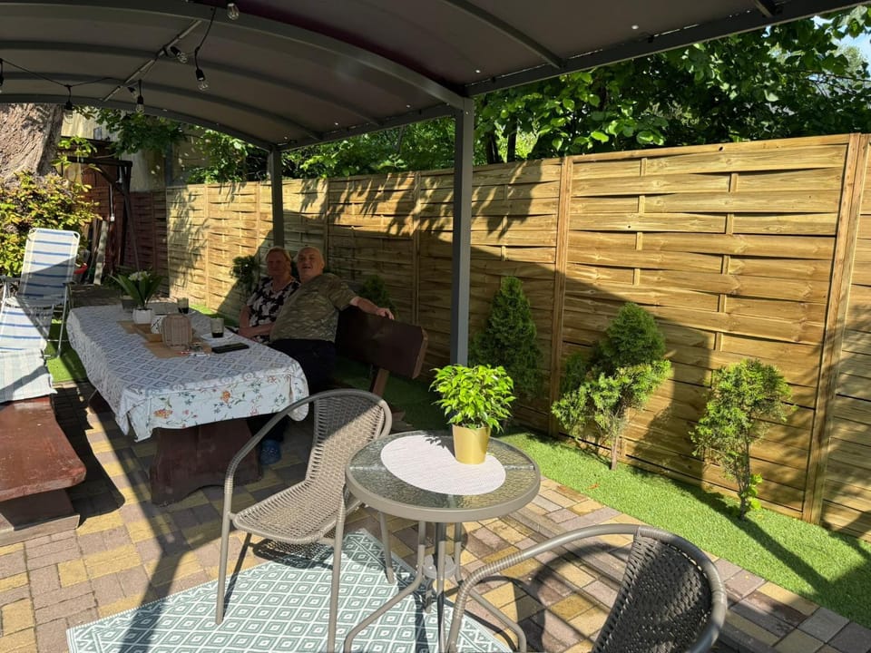 Patio, Day, Garden