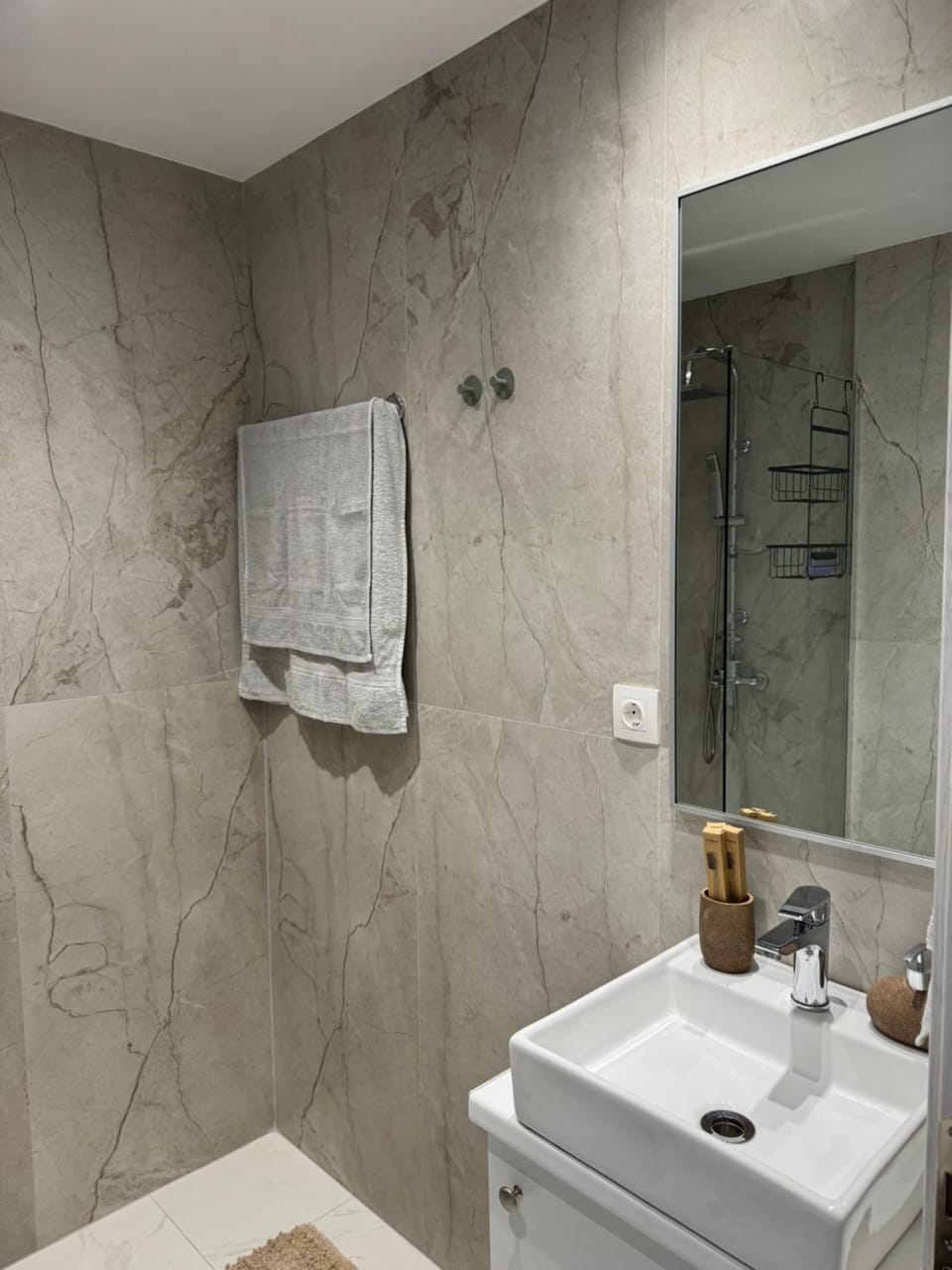 Shower, Bathroom, towels