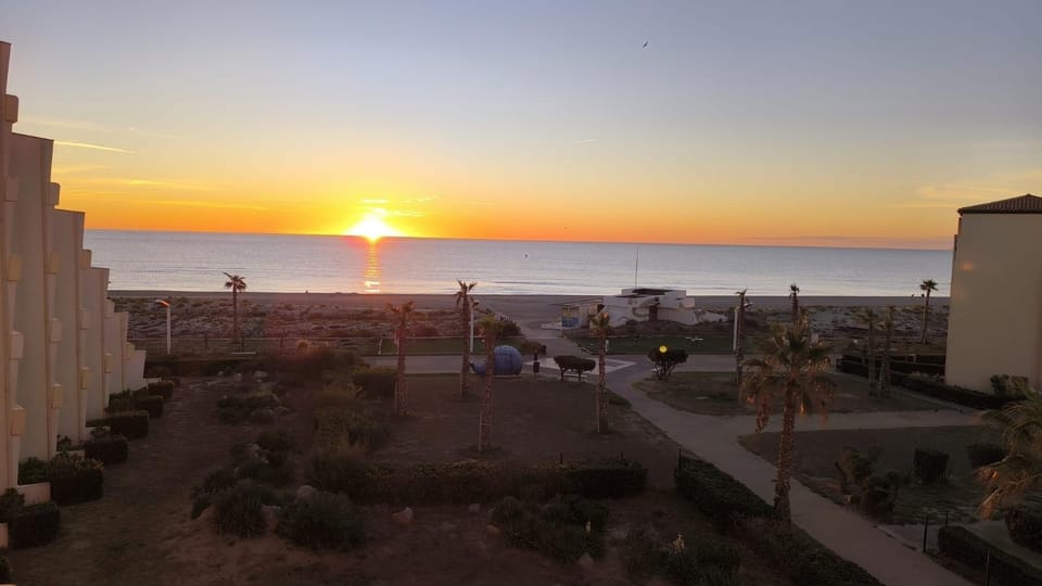 Appartement Entièrement Rénové en Bord de Mer avec Vue Imprenable et Parking Privé Apartment in Le Barcarès