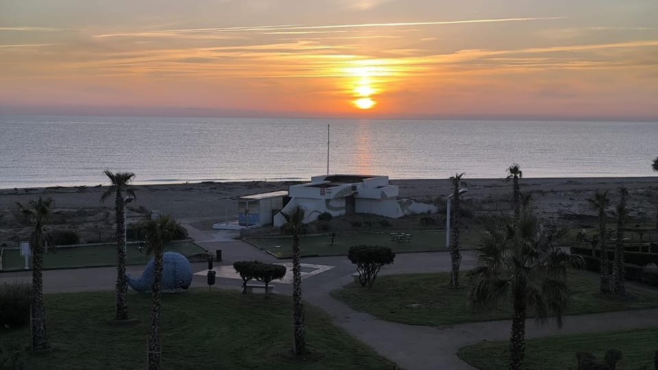 Appartement Entièrement Rénové en Bord de Mer avec Vue Imprenable et Parking Privé Apartment in Le Barcarès