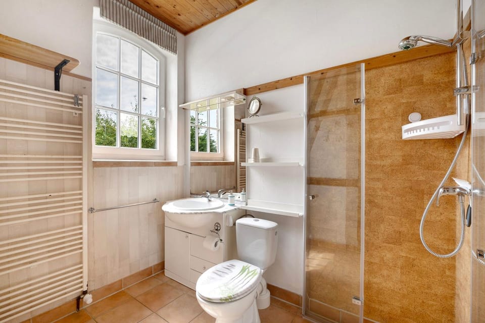 Bathroom, Living room