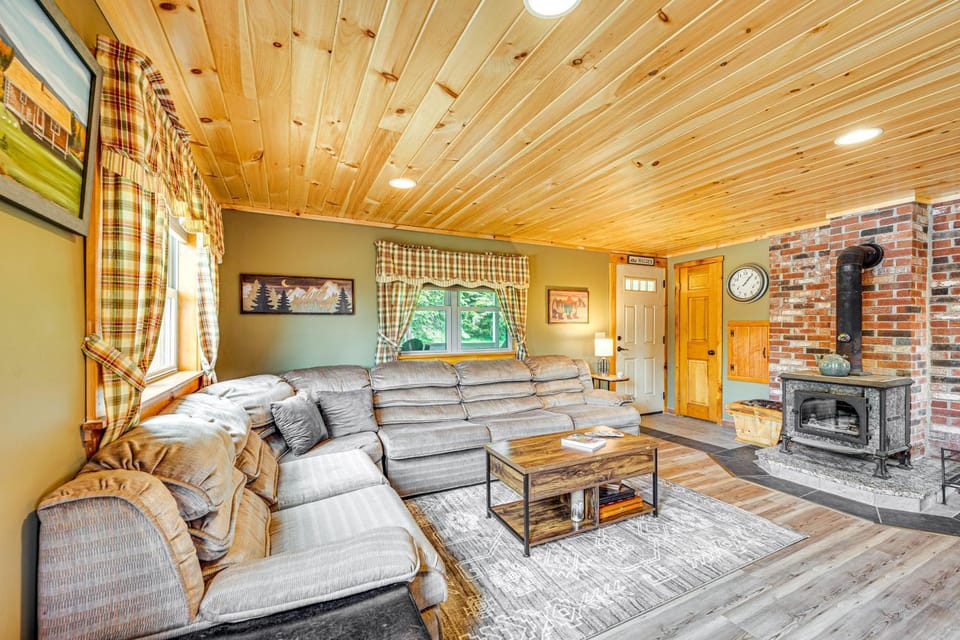 Rustic Cabin in West Danville w/ Deck & Fire Pit! Cabin in Danville