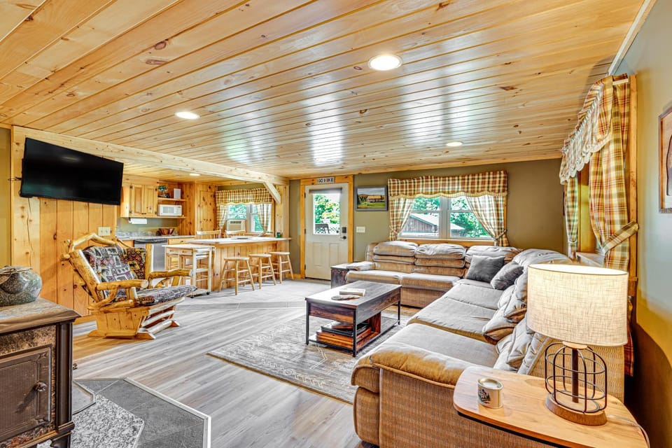 Rustic Cabin in West Danville w/ Deck & Fire Pit! Cabin in Danville