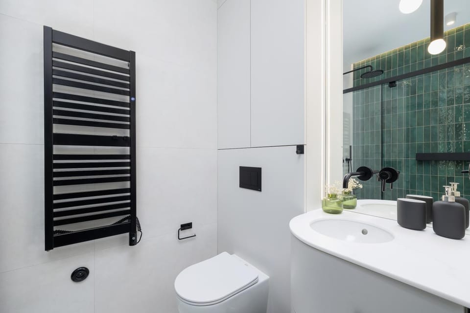 Shower, Toilet, Bathroom, towels
