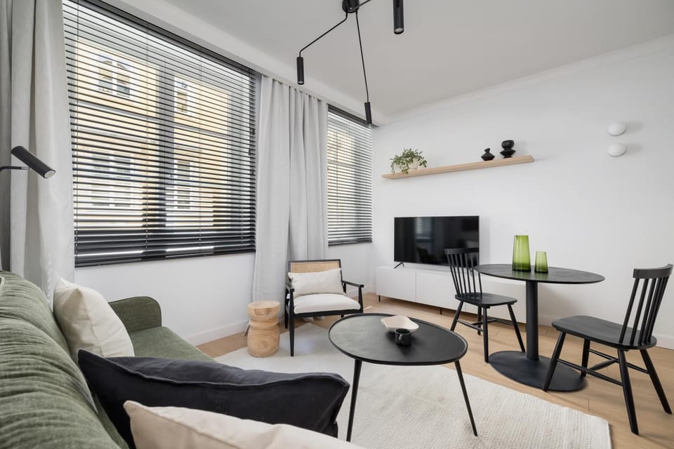 Communal lounge/ TV room, TV and multimedia, Living room, Seating area, Dining area, Evening entertainment