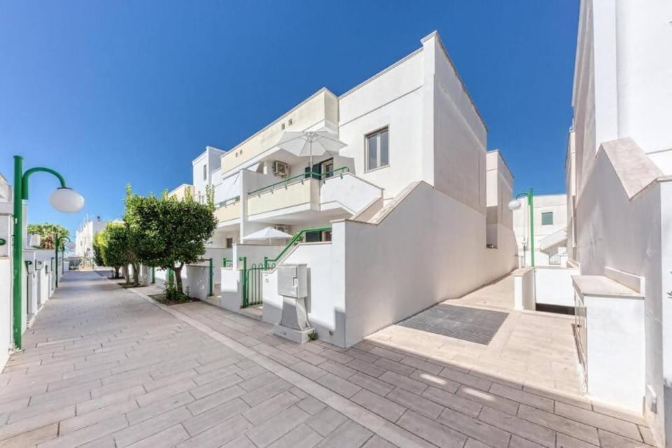 Property building, Neighbourhood