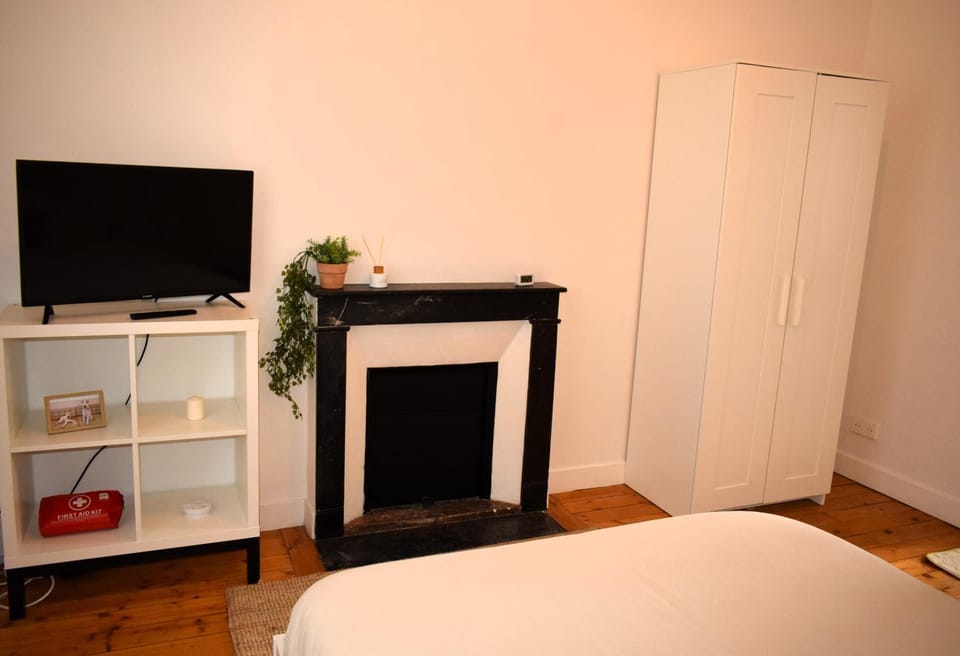 TV and multimedia, Photo of the whole room, Bedroom