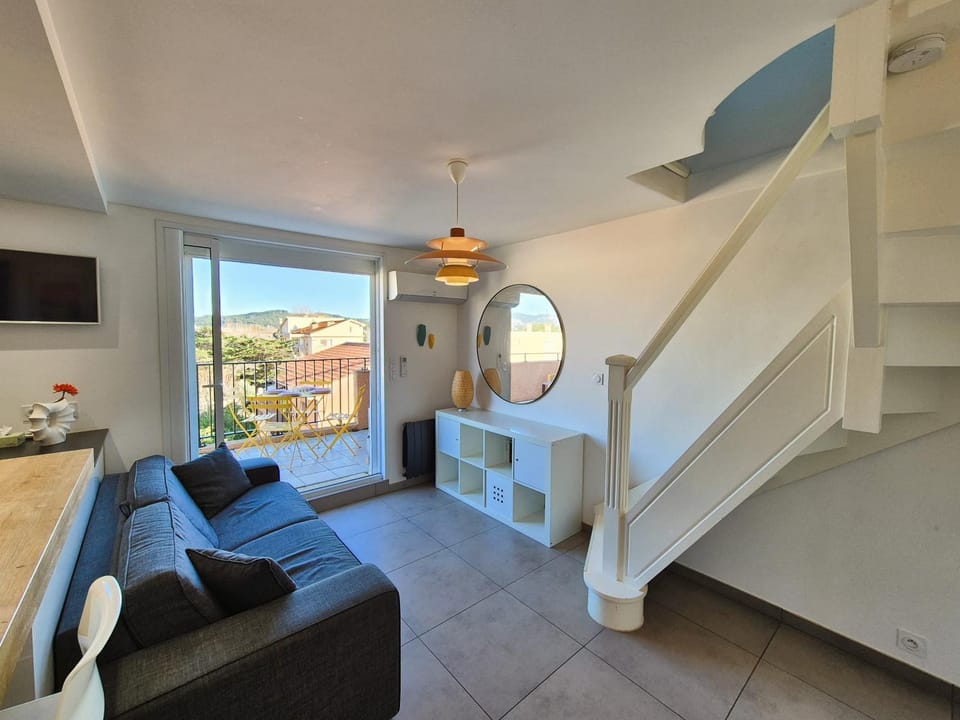 Duplex contemporain, climatisation à deux pas de la mer Apartment in La Seyne-sur-Mer