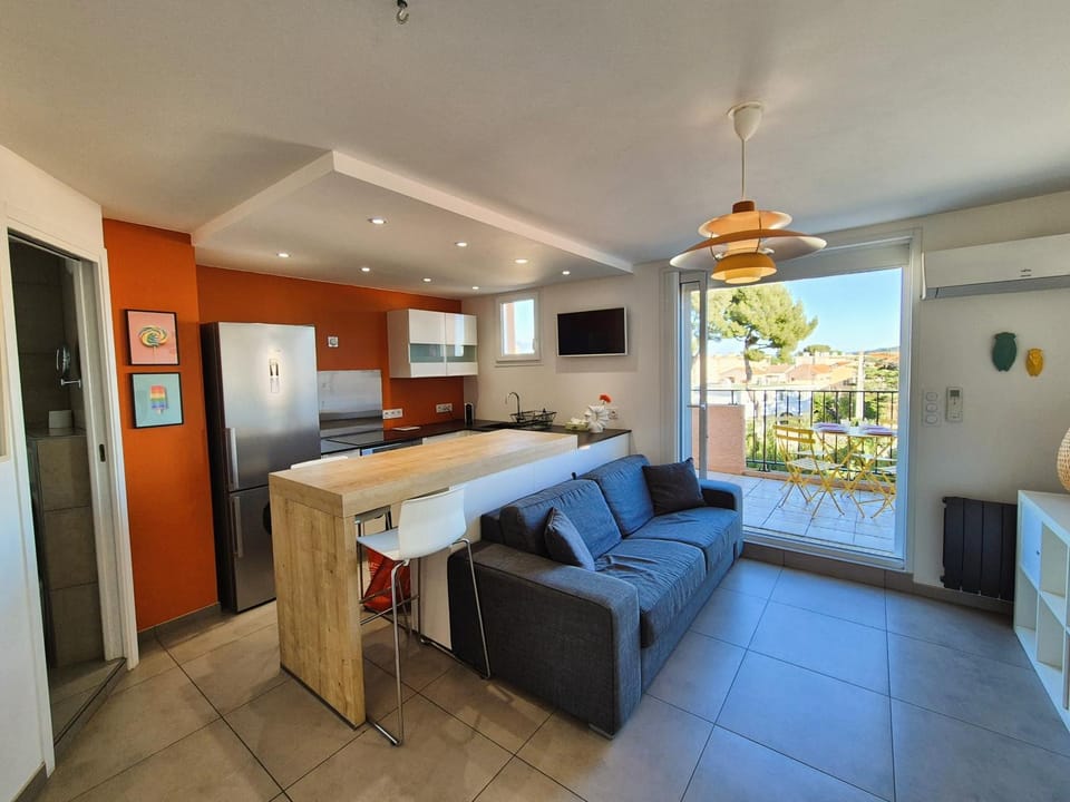 Duplex contemporain, climatisation à deux pas de la mer Apartment in La Seyne-sur-Mer