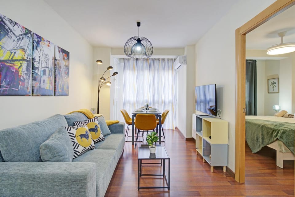 TV and multimedia, Living room, Seating area, Dining area