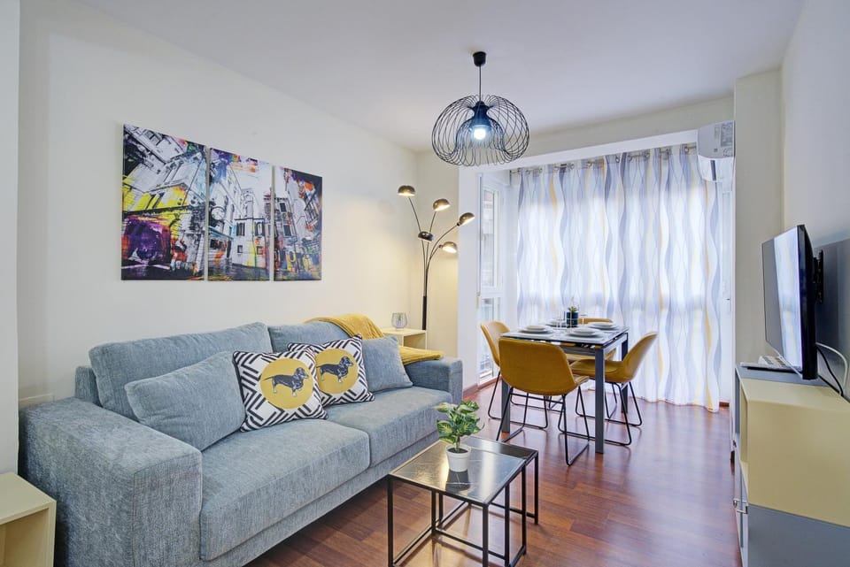 TV and multimedia, Living room, Seating area, Dining area