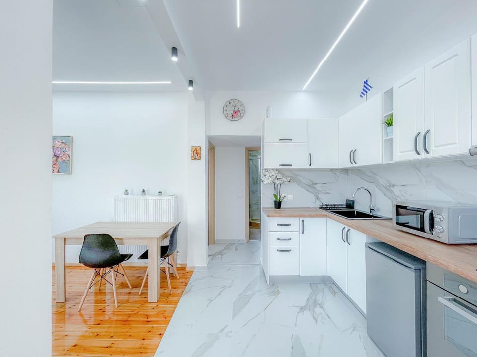 Kitchen or kitchenette, Dining area, oven, pet friendly, stove