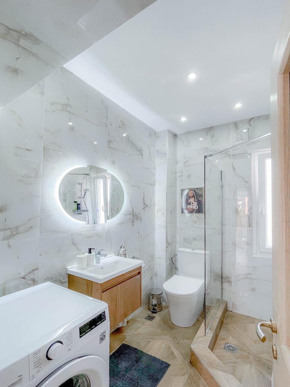 Shower, Toilet, Bathroom, towels