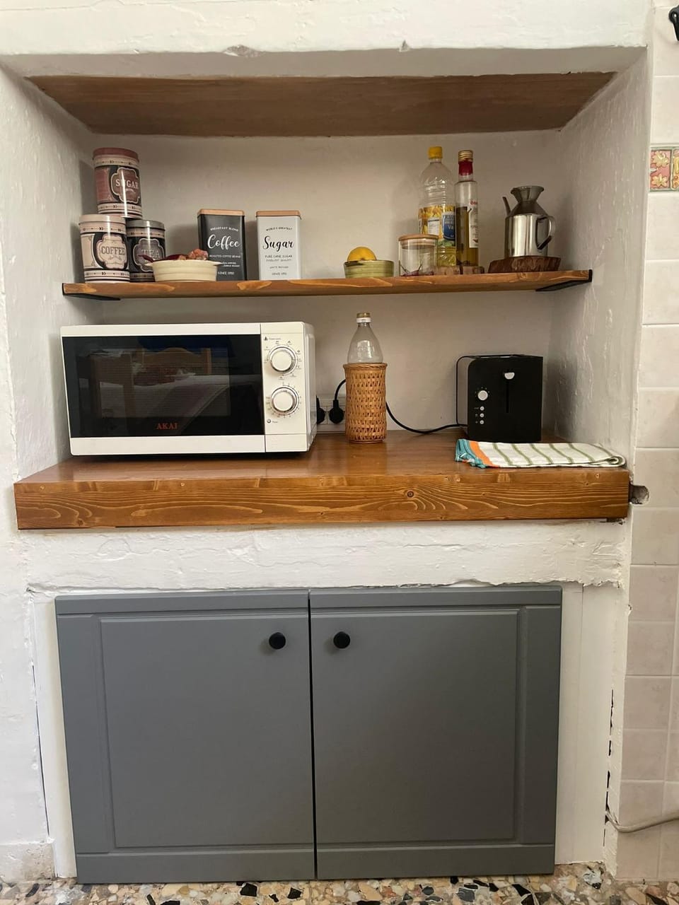 Coffee/tea facilities, oven, toaster