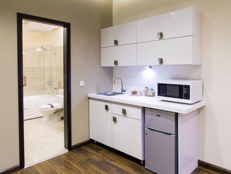 Bathroom, Kitchen or kitchenette, Bedroom, Food, minibar