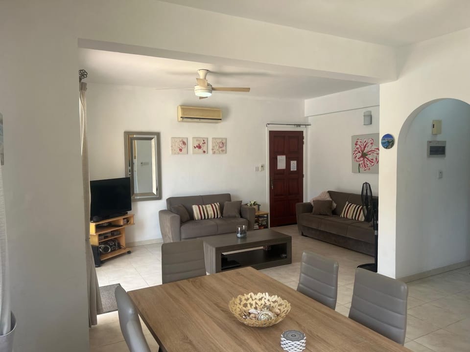 TV and multimedia, Living room, Dining area