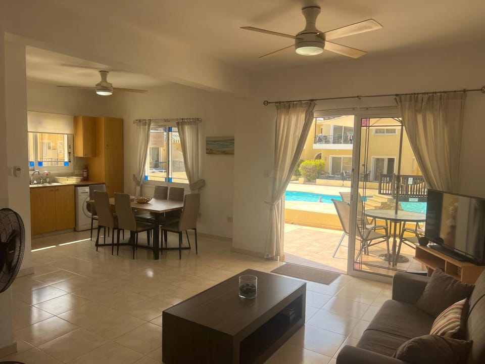 Patio, TV and multimedia, Living room, Seating area, Dining area, Pool view, Swimming pool