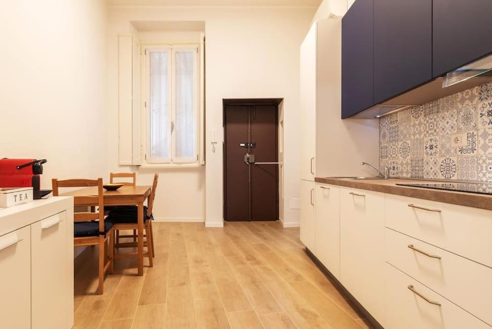 Kitchen or kitchenette, Dining area, stove