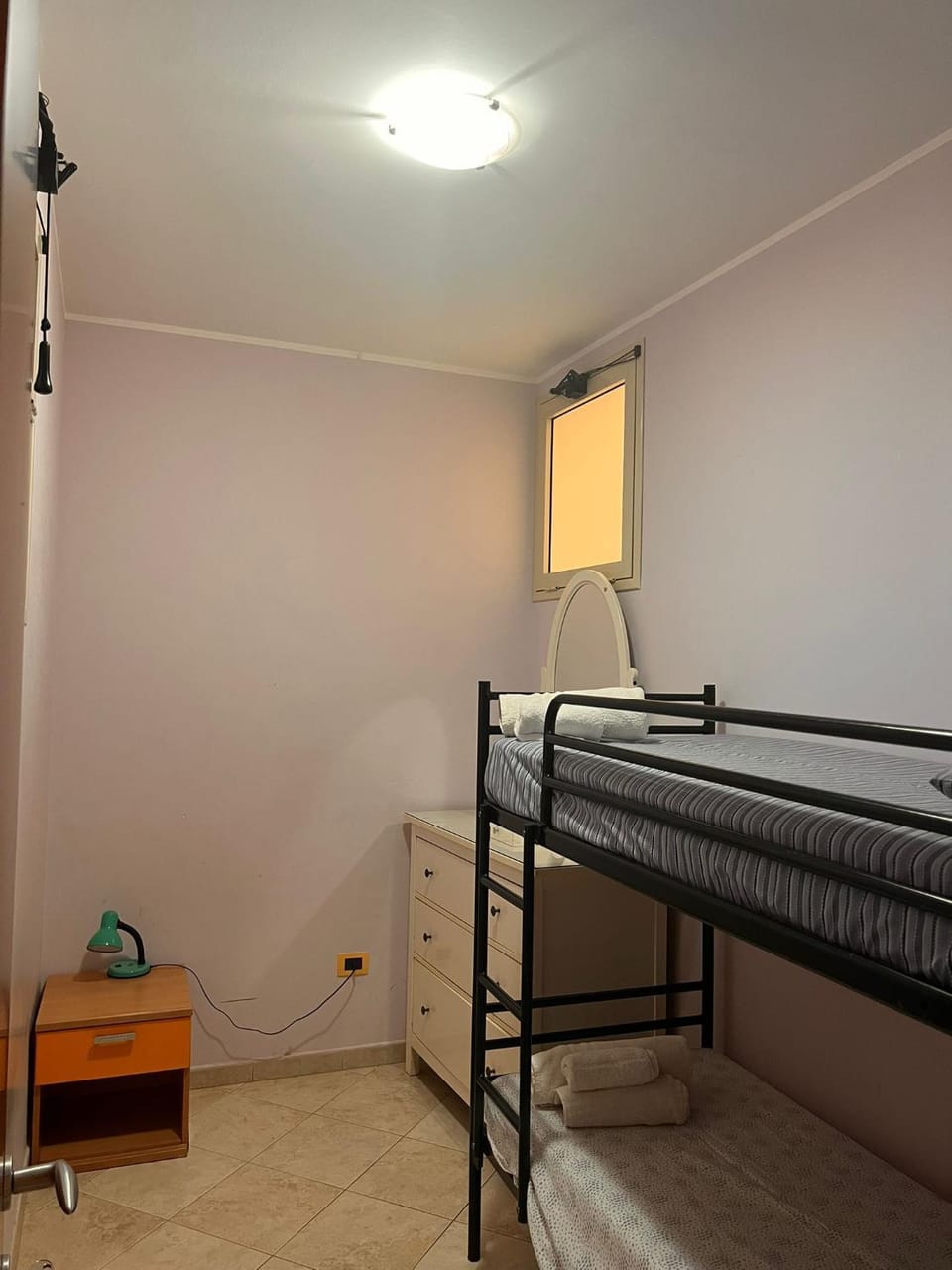 Bedroom, bunk bed