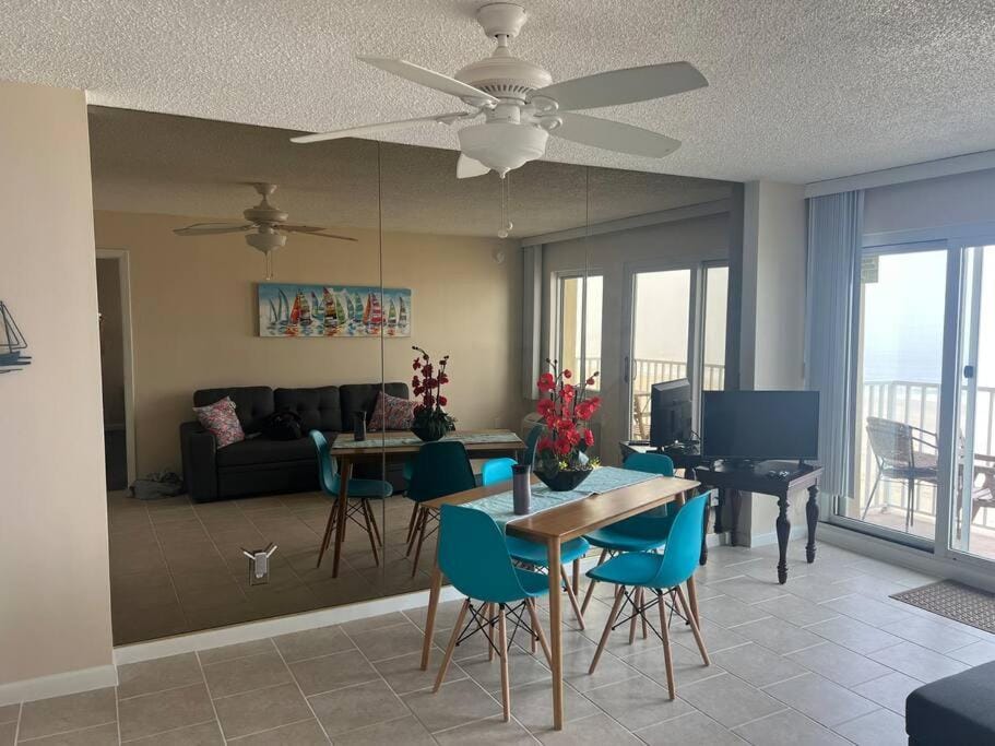 Oceanfront condo, ocean view and indoor pool House in Virginia Beach