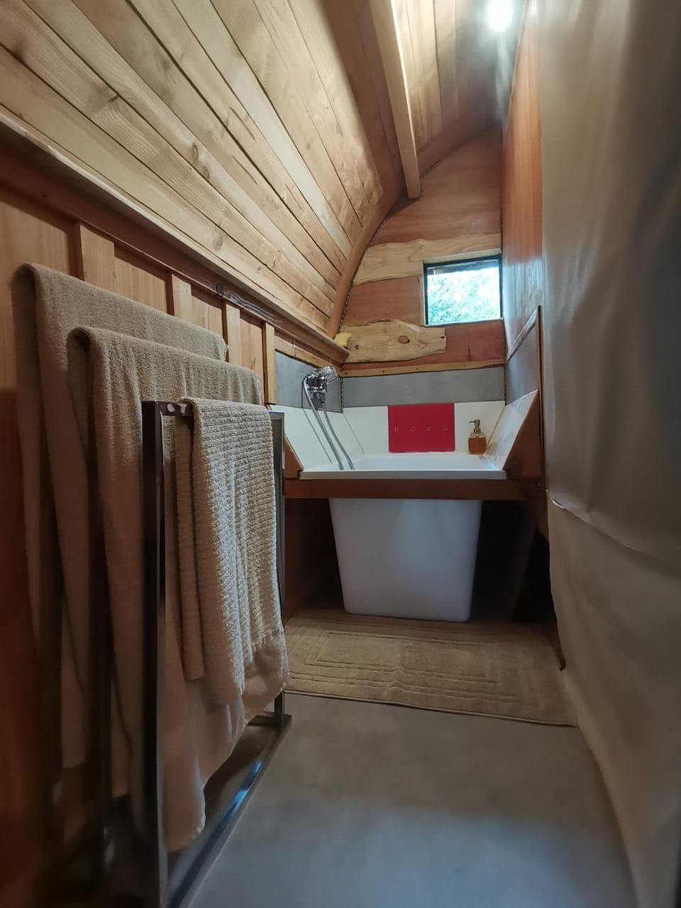 Bathroom, towels