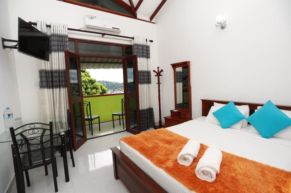 Hanthana Heights Hotel in Kandy