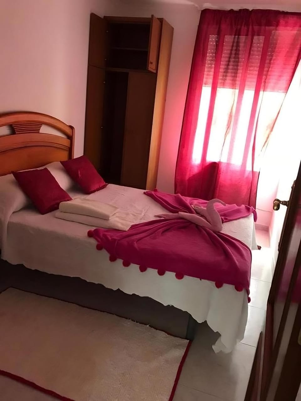 Photo of the whole room, Bedroom