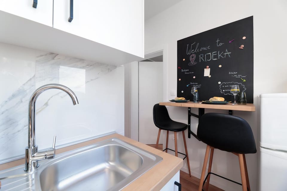 Velvet Vista Rijeka free street P Sea view Apartment in Rijeka